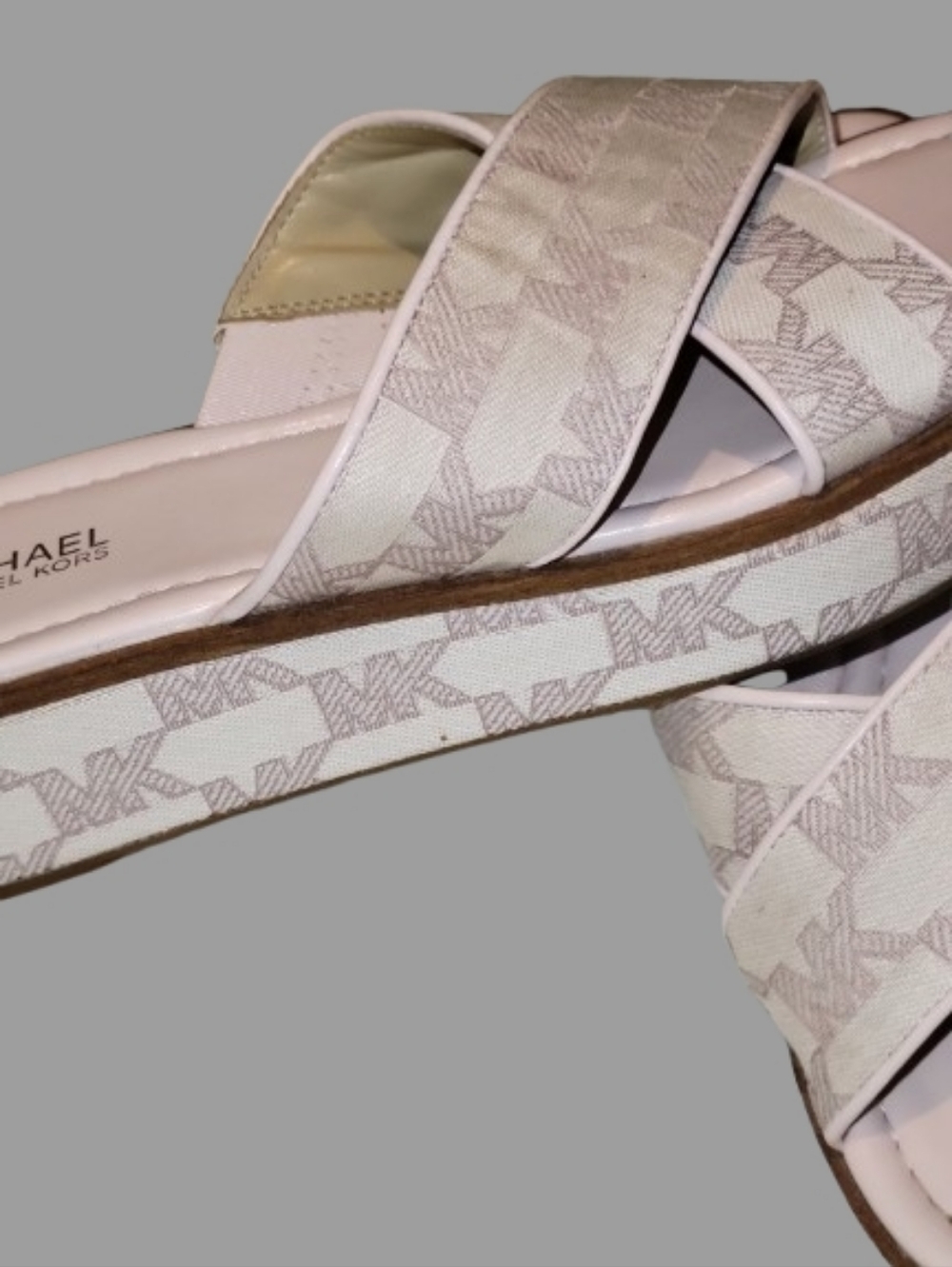 Michael Kors The Signature Slide Monogram Design Size 8 - Picture 4 of 7